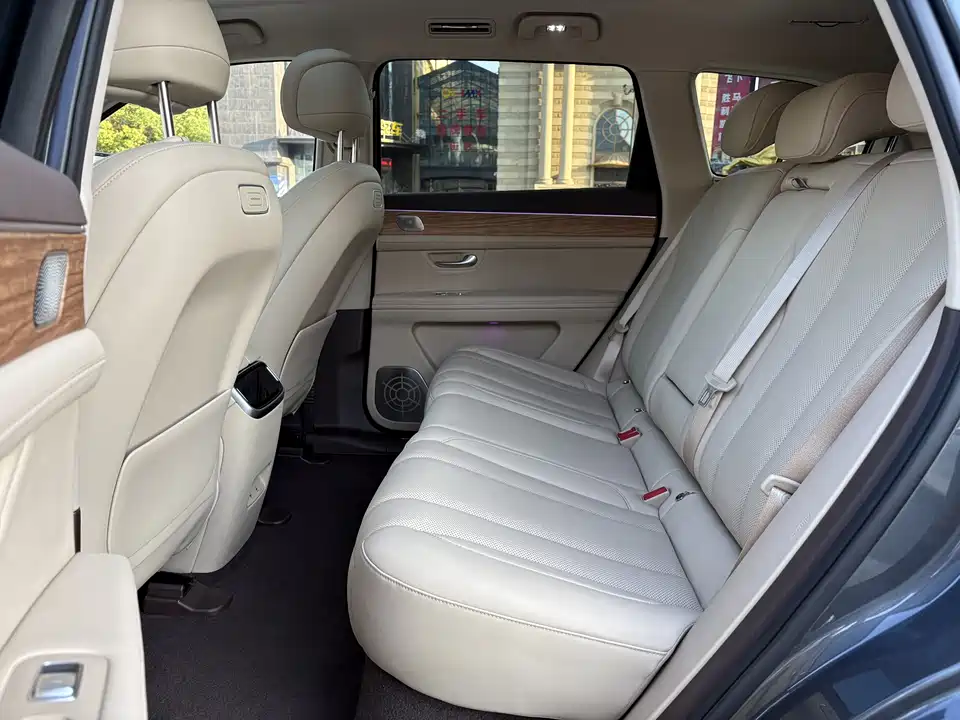 AITO Ask the world M7