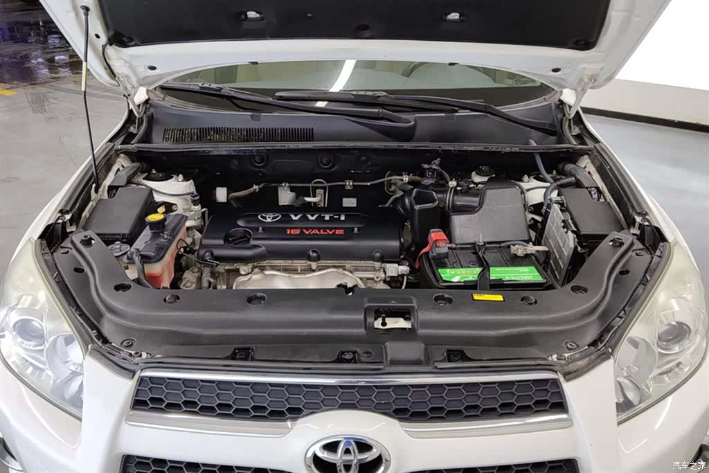 Toyota RAV4, 2011 10