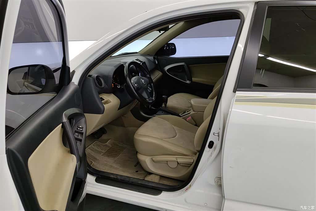 Toyota RAV4, 2011 9