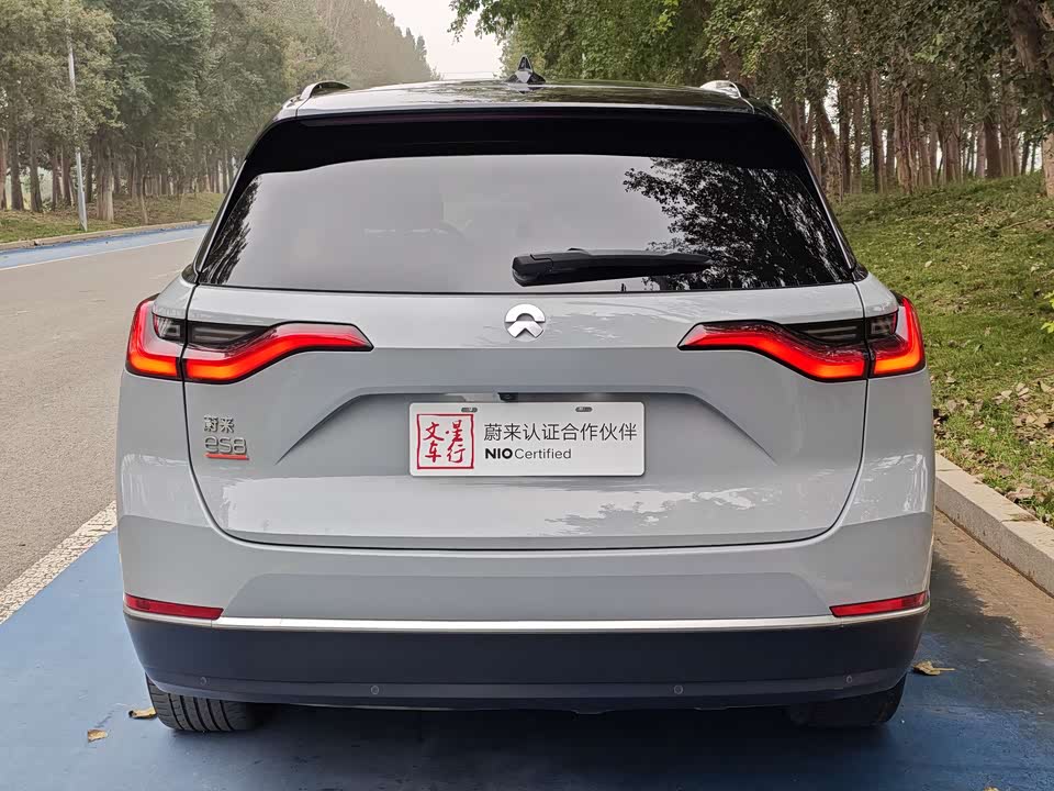NIO ES8