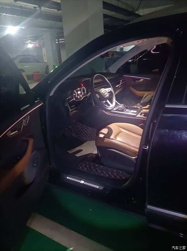 Audi Q7, 2023 4