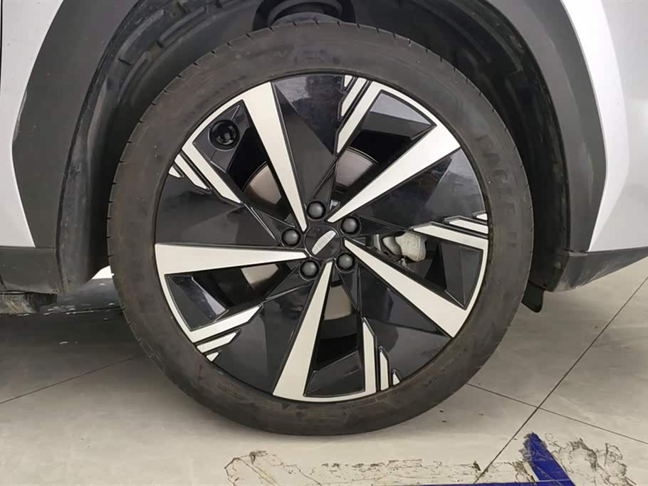 Geely Atlas L