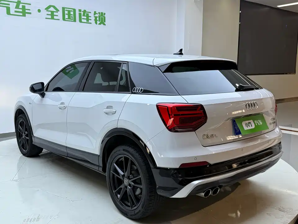 Audi Q2L