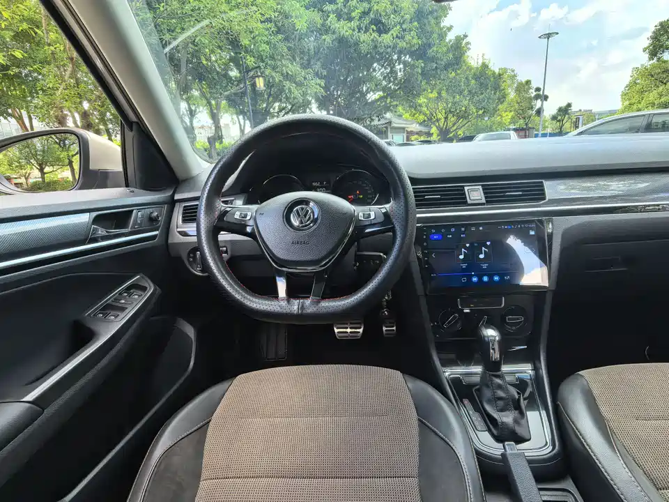 Volkswagen C-TREK Wei Collar