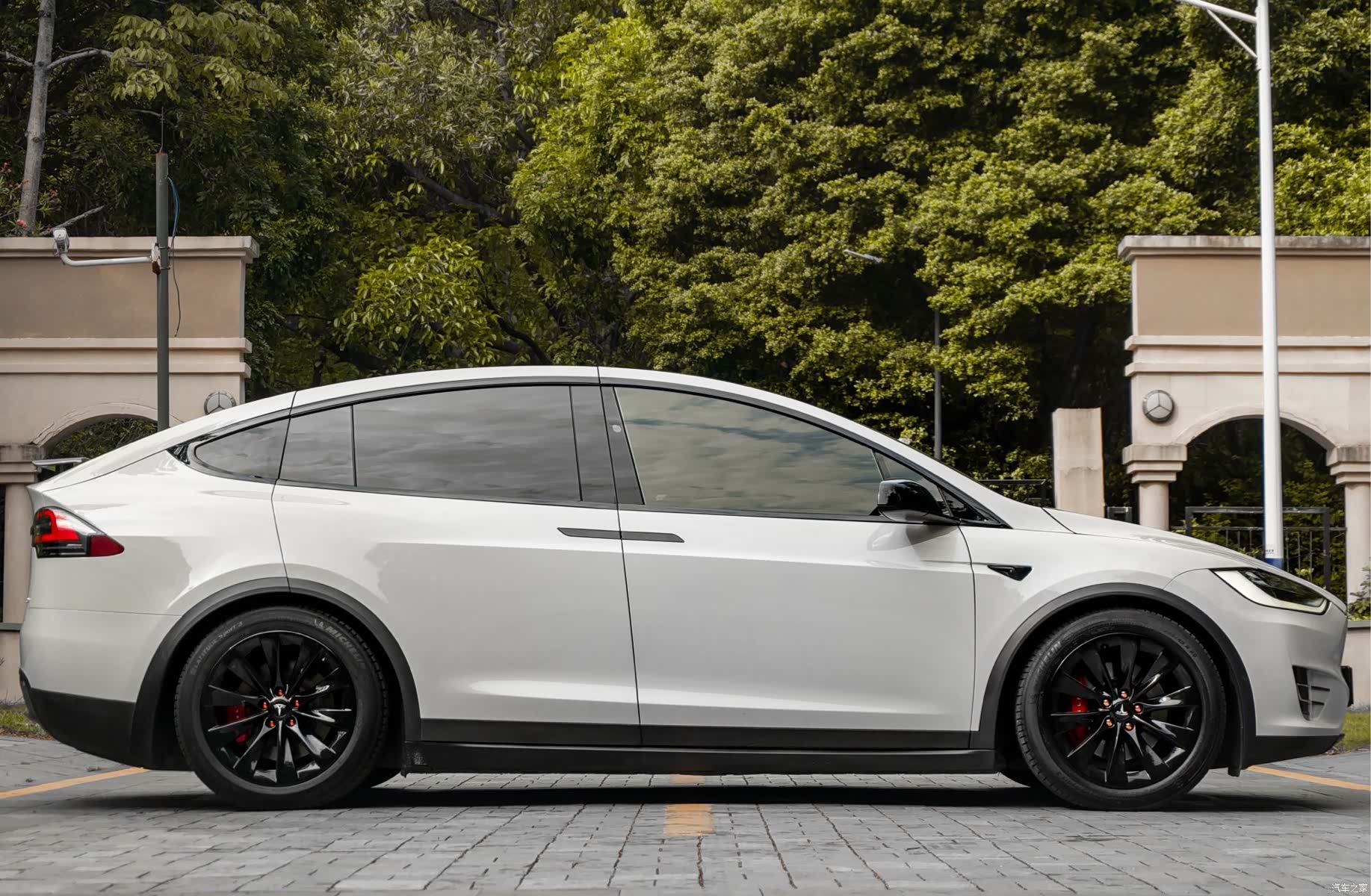 Tesla Model X, 2017 9