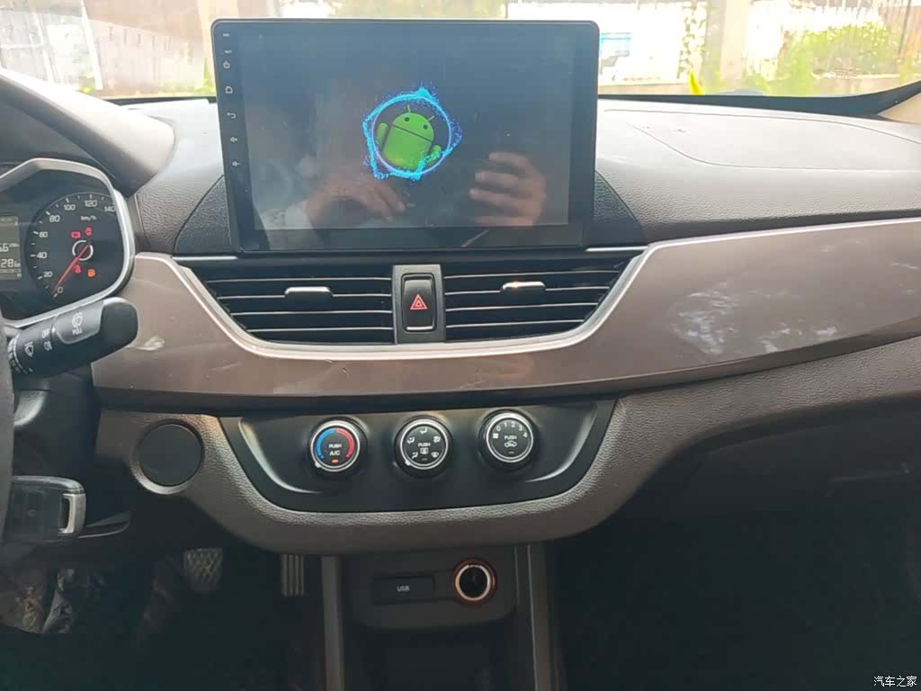 Wuling 310W, 2018 13