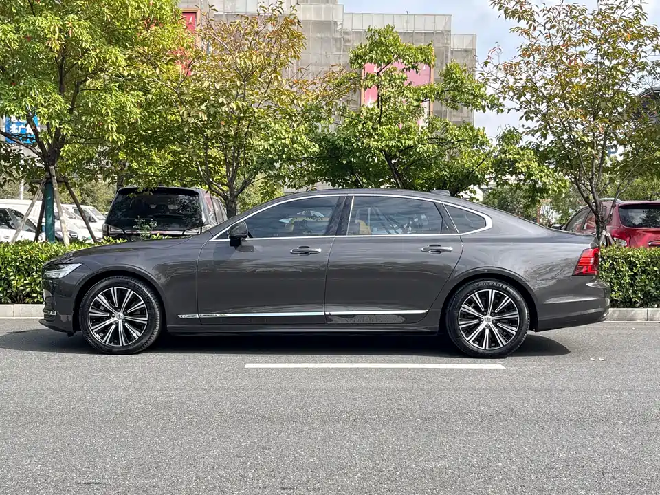 Volvo S90
