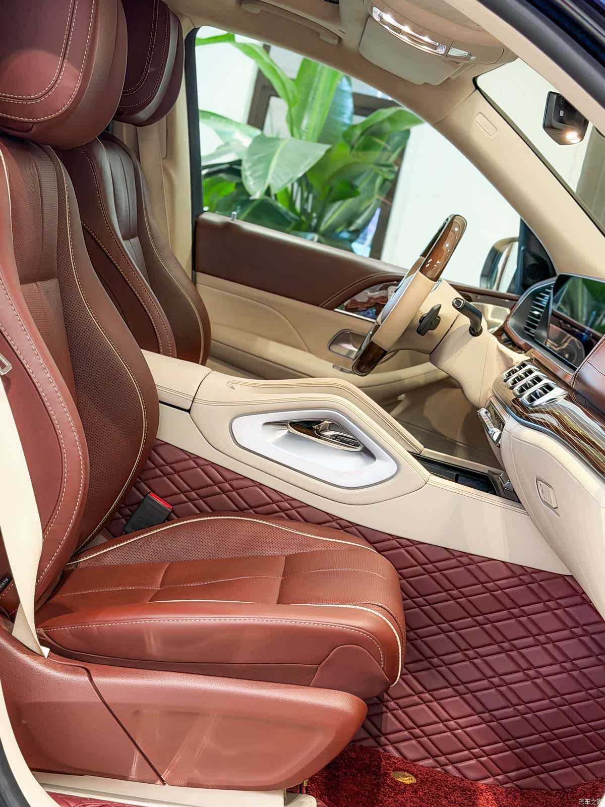 Maybach GLS, 2022 11