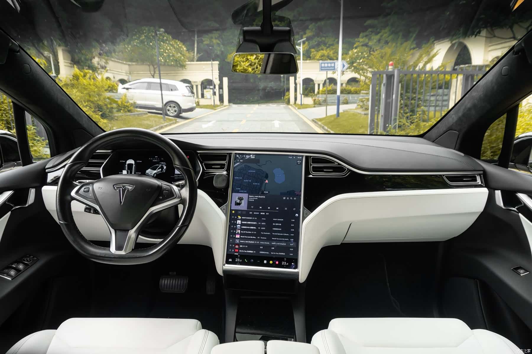 Tesla Model X, 2017 12