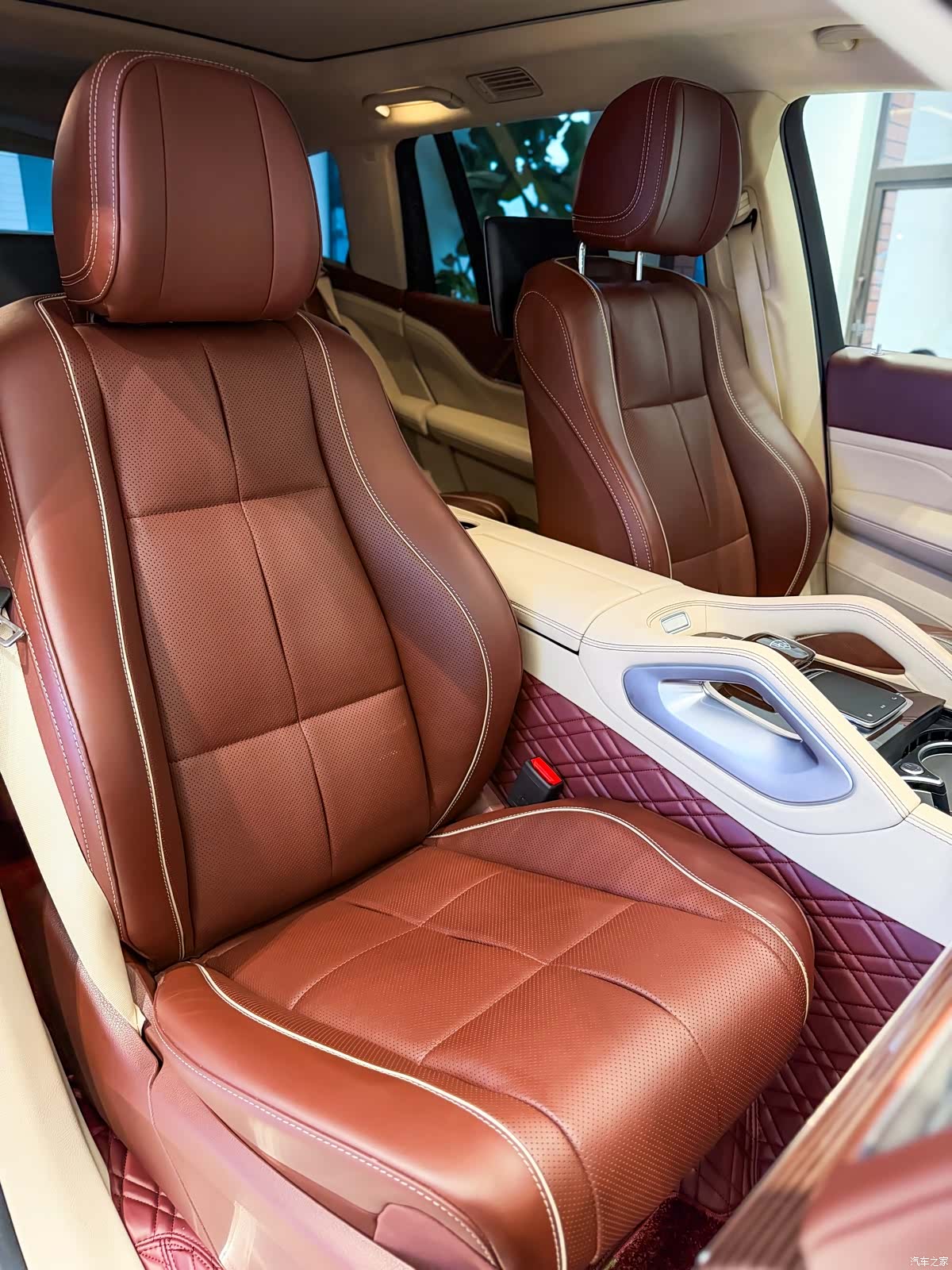 Maybach GLS, 2022 10