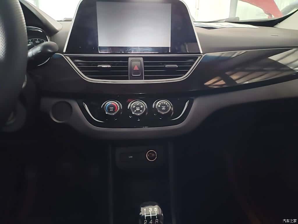 Wuling 310, 2017 13