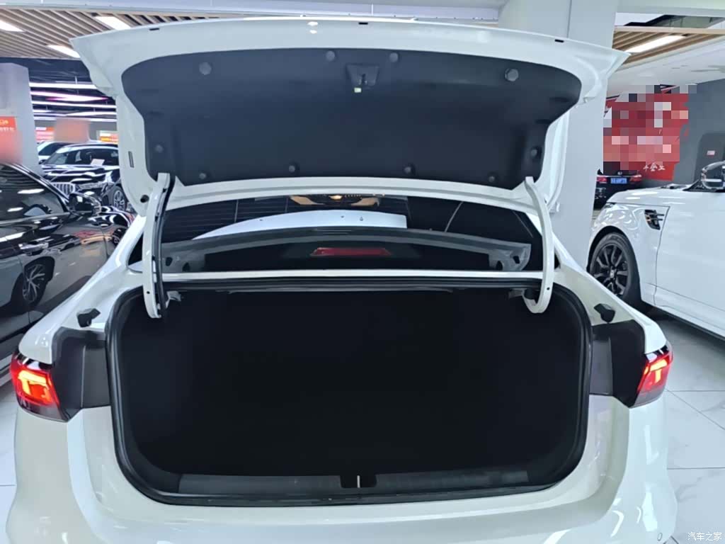 Geely Emgrand, 2022 9