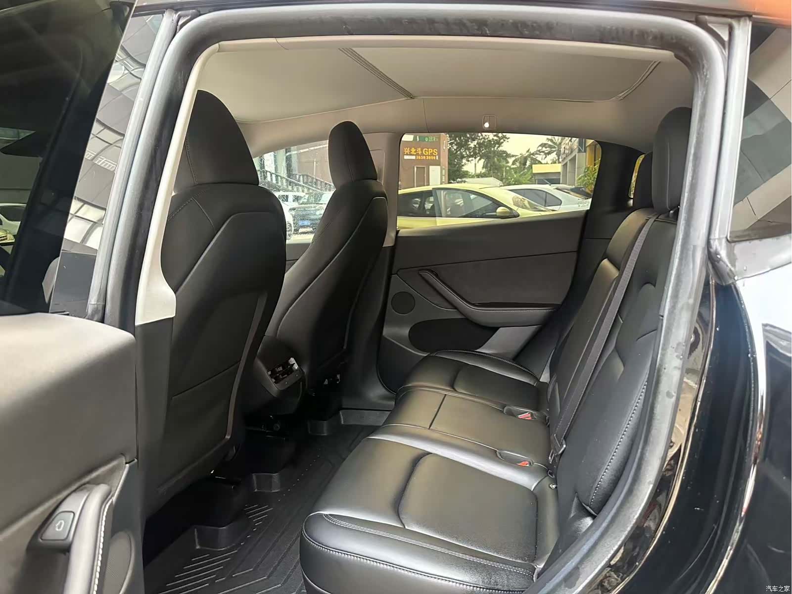 Tesla Model Y, 2023 6