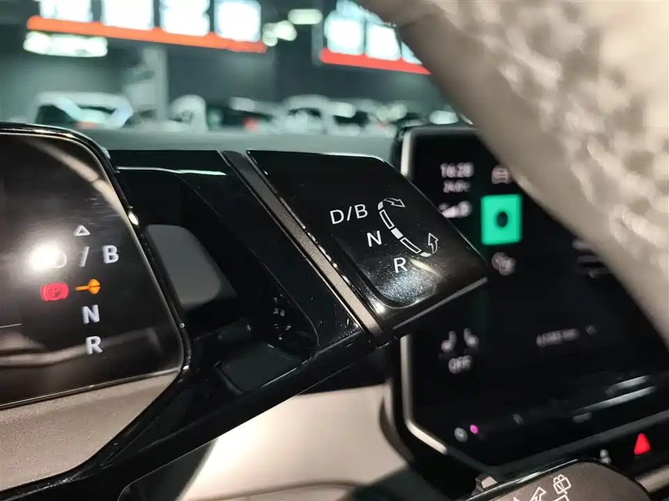 Volkswagen ID.6 CROZZ