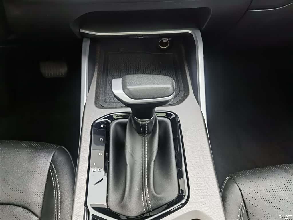 Geely Emgrand, 2022 13
