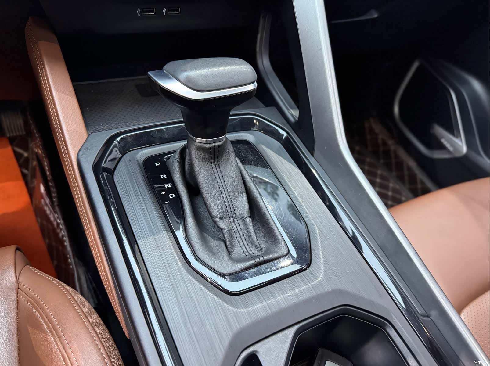 Geely X6, 2021 14