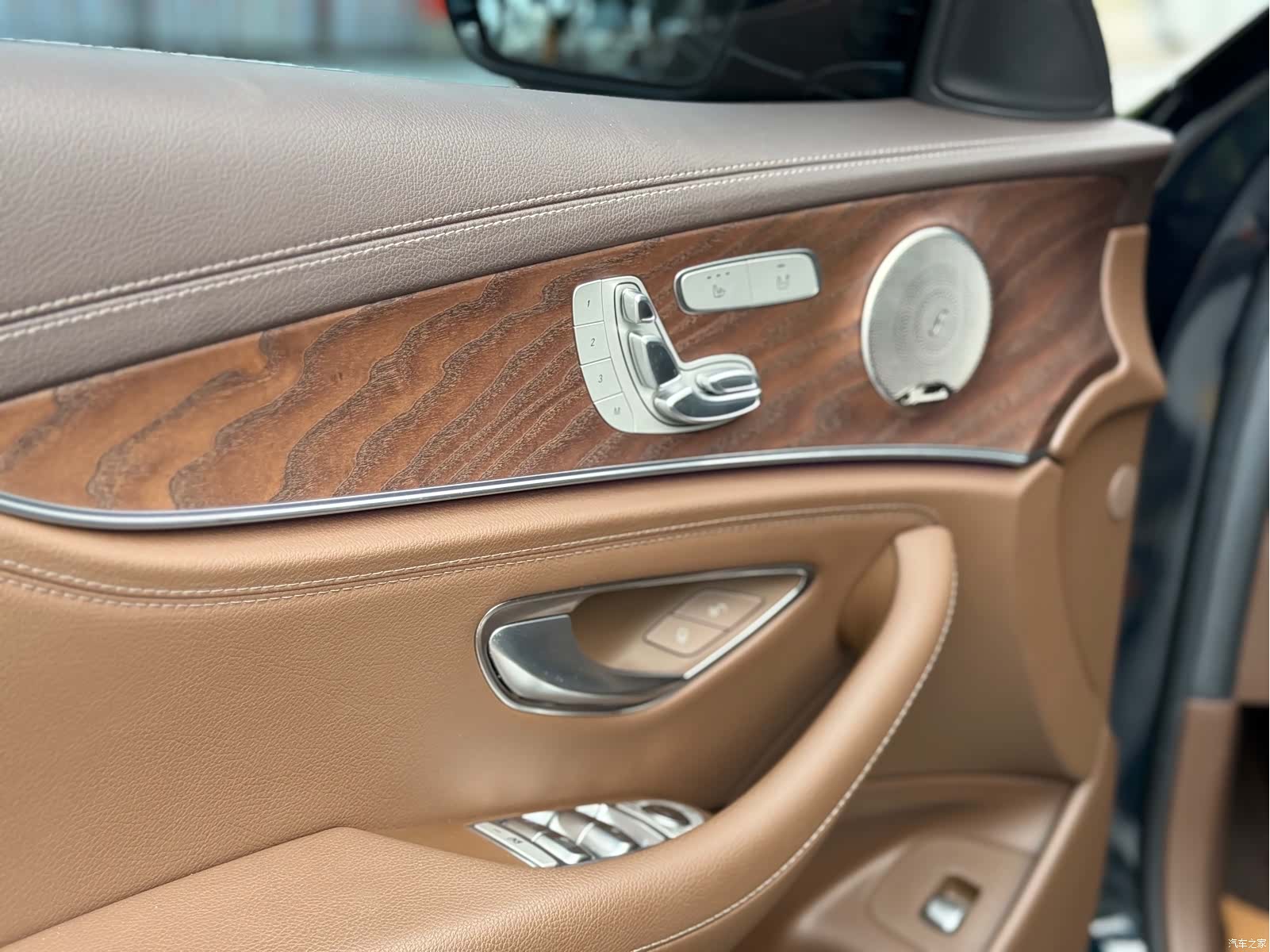 Mercedes-Benz E-Class, 2023 11