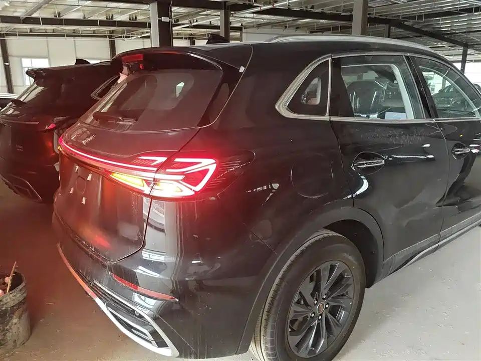 Hongqi HS5