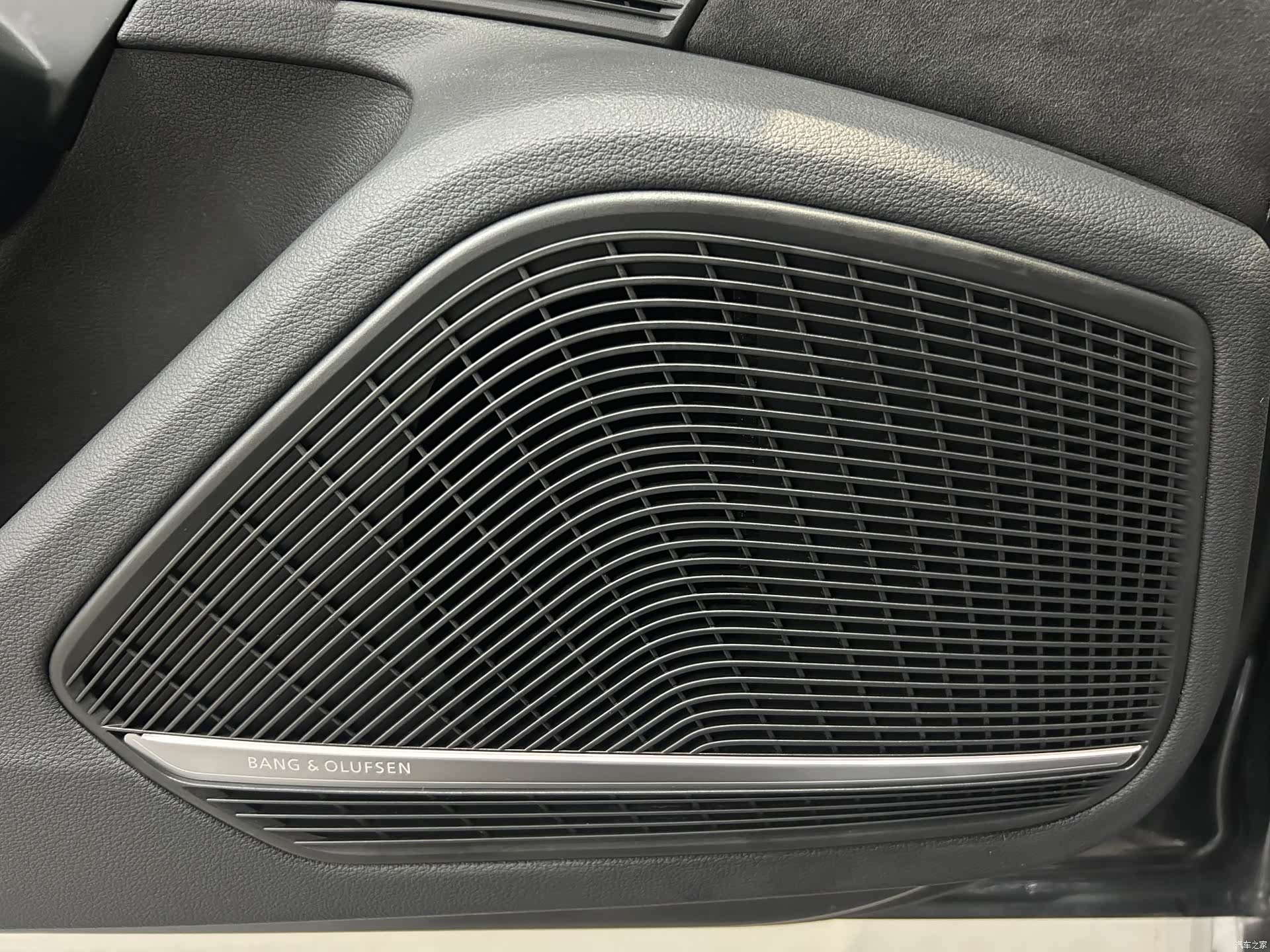 Audi A4L, 2020 все фото