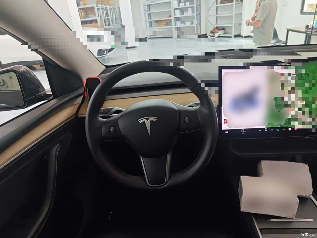 Tesla Model Y, 2021 3