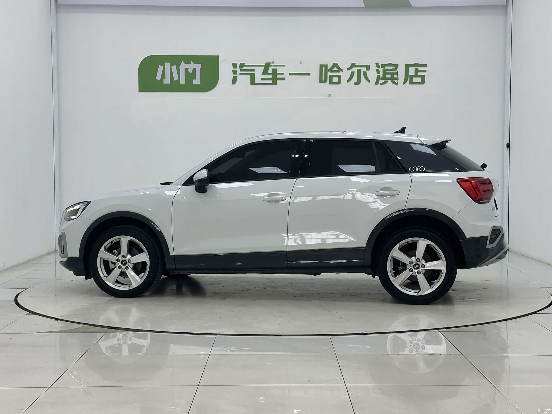 Audi Q2L, 2023 все фото
