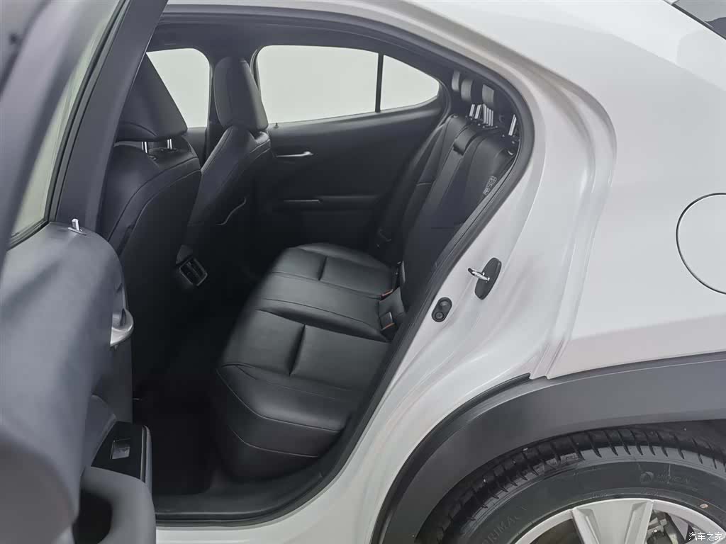 Lexus UX, 2021 15