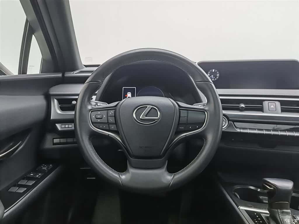 Lexus UX, 2021 11