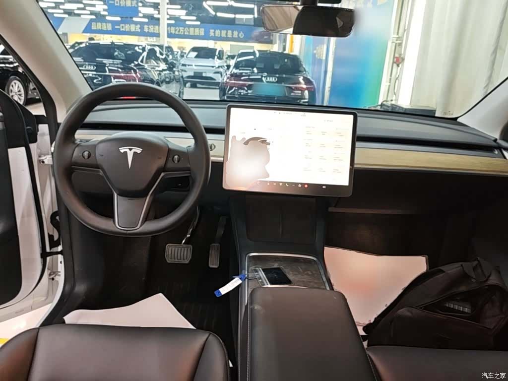 Tesla Model Y, 2023 10