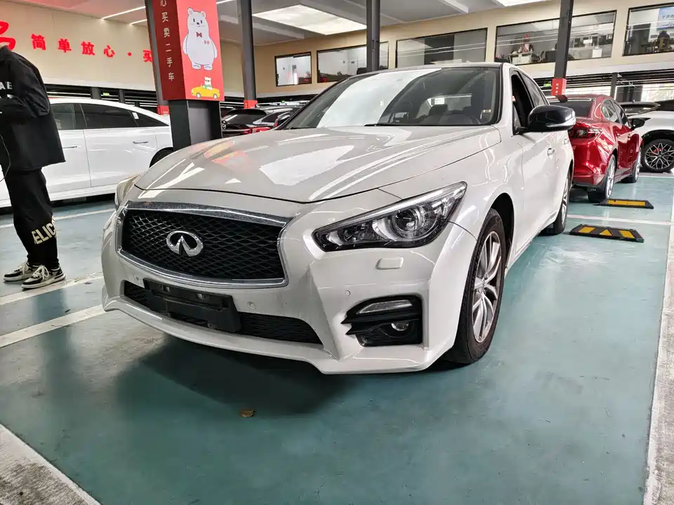 Infiniti Q50L