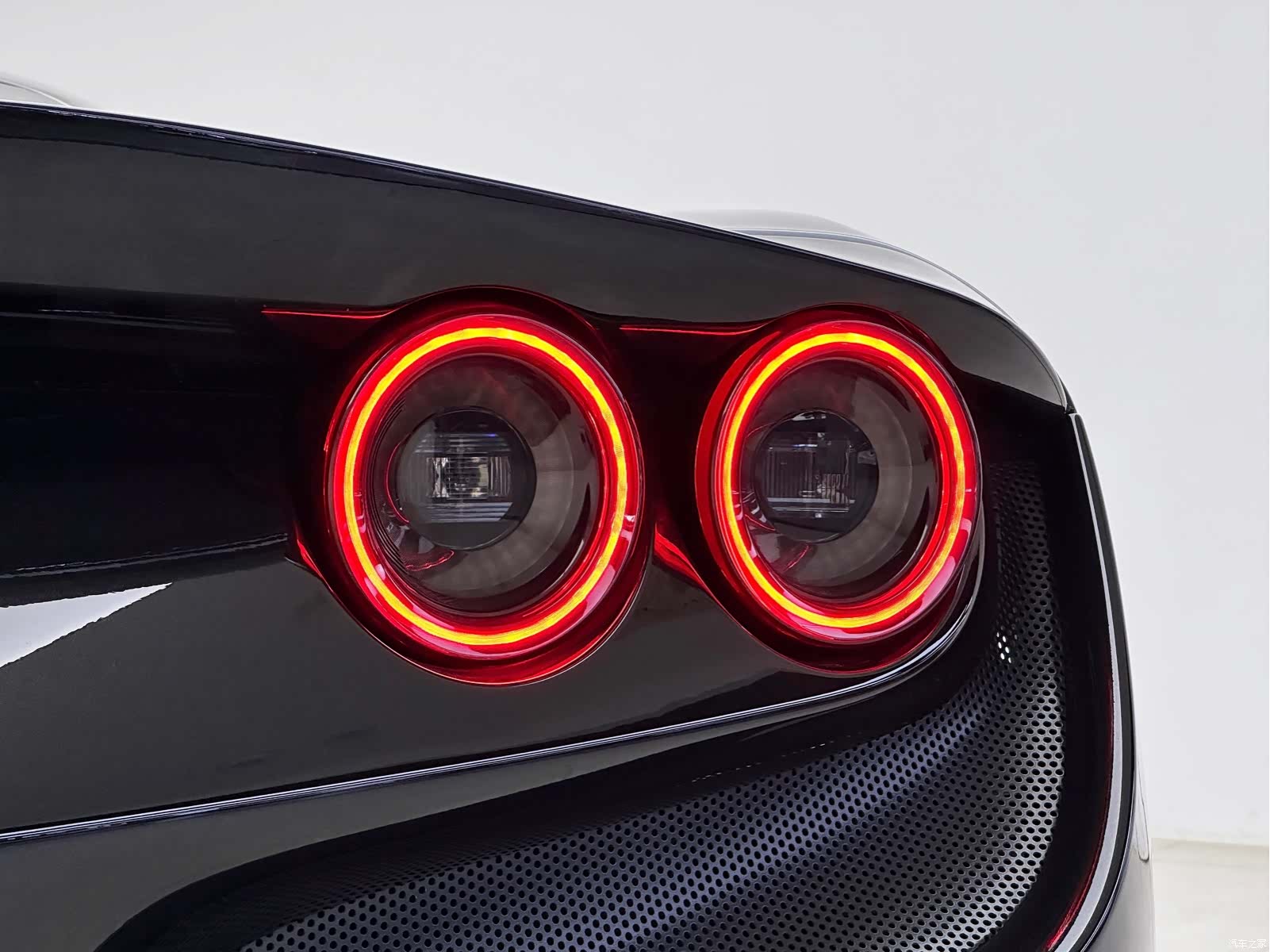 Ferrari F8, 2022 4