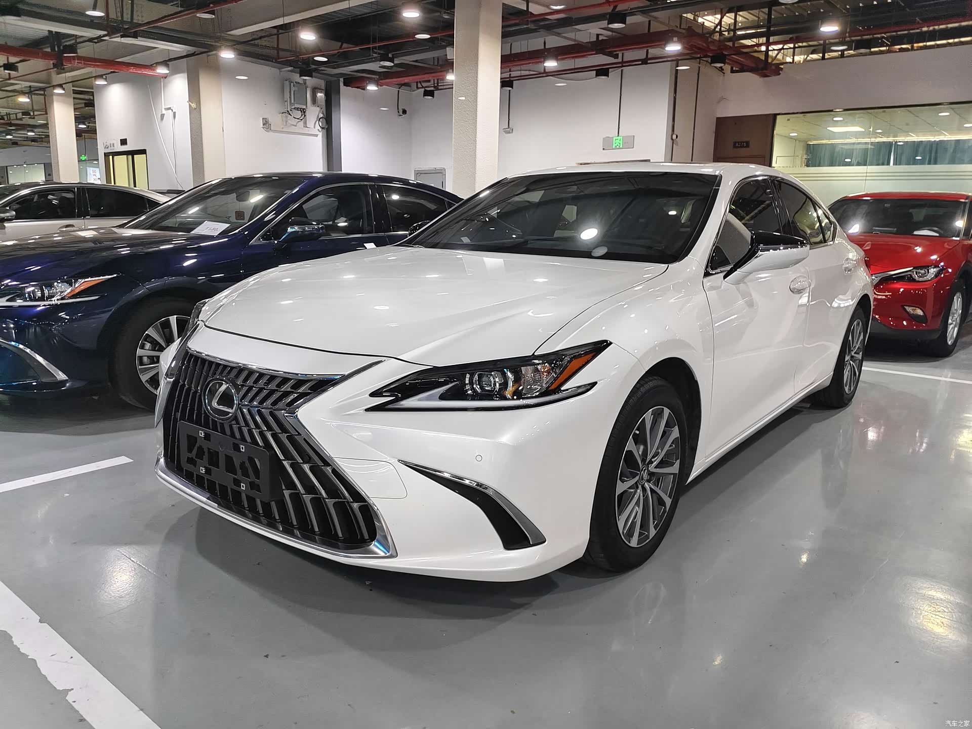 Lexus ES, 2023 1