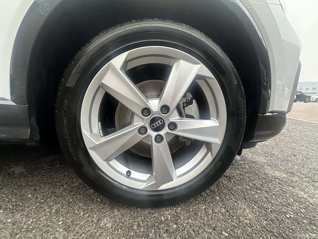 Audi Q2L, 2024 7
