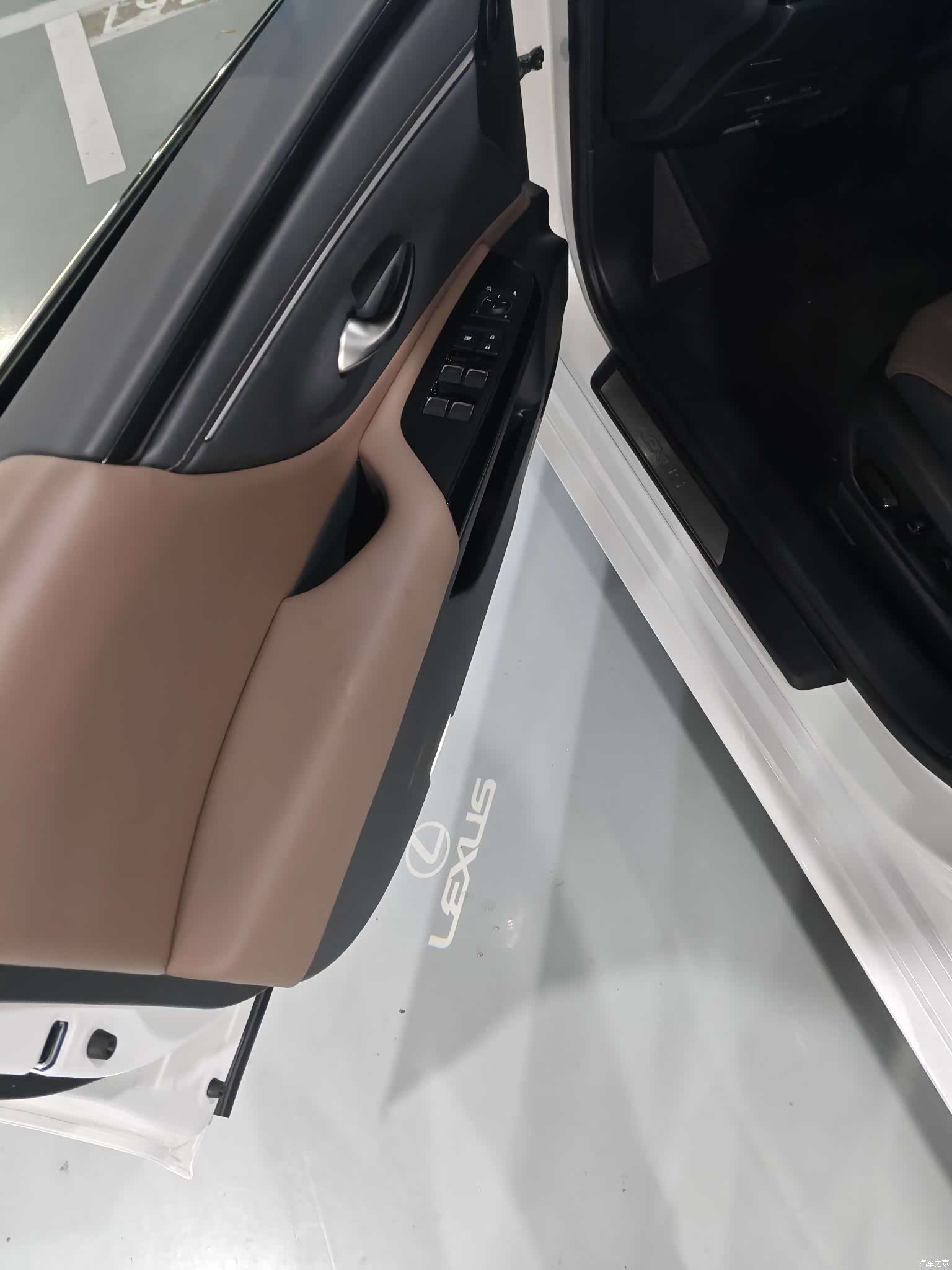 Lexus ES, 2023 4