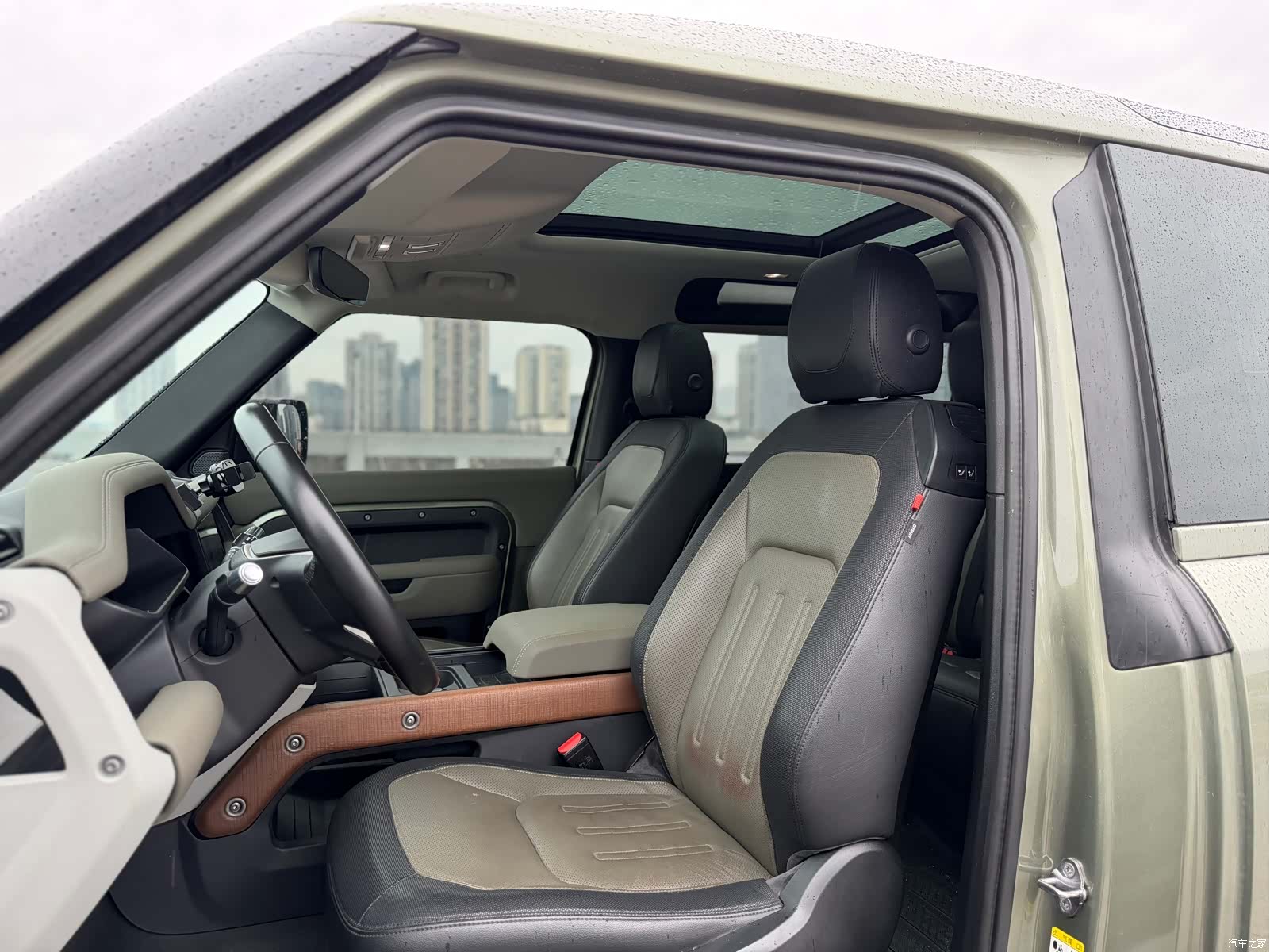 Land Rover Defender, 2021 11