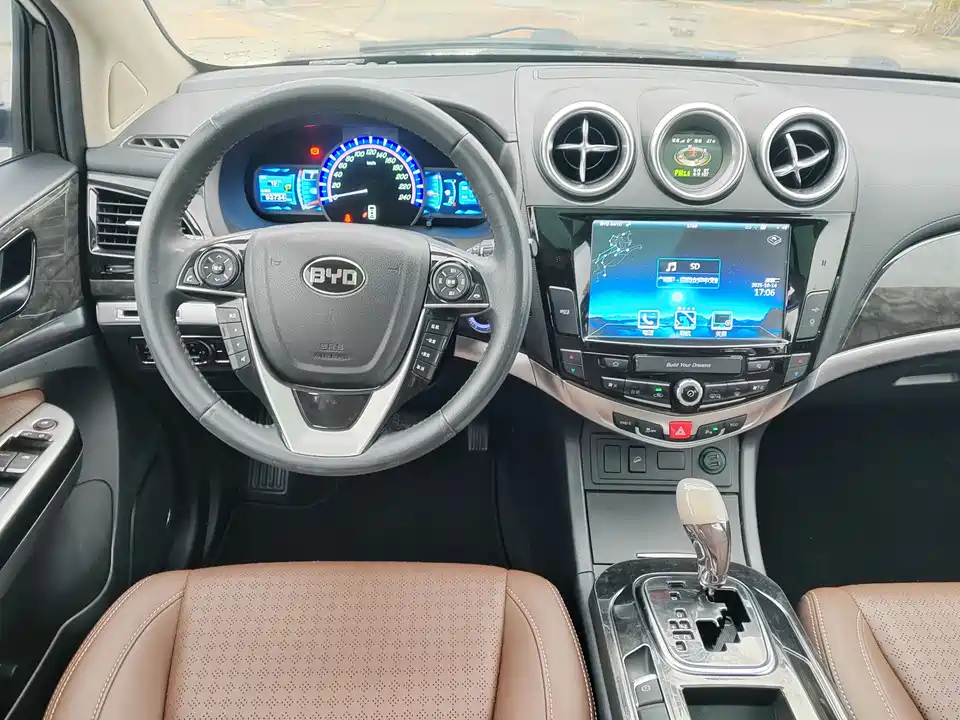BYD S7