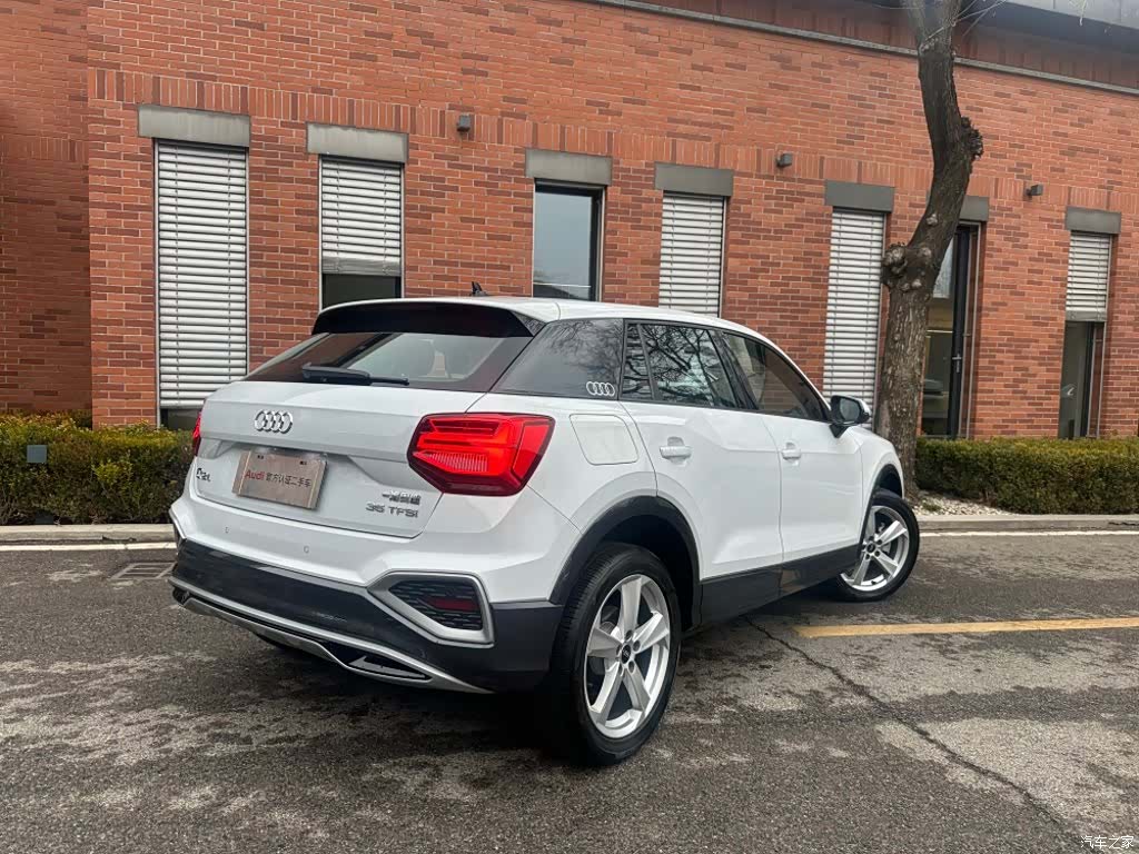 Audi Q2L, 2024 3