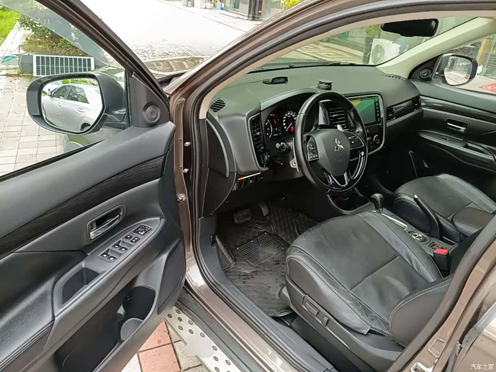 Mitsubishi Outlander, 2017 16
