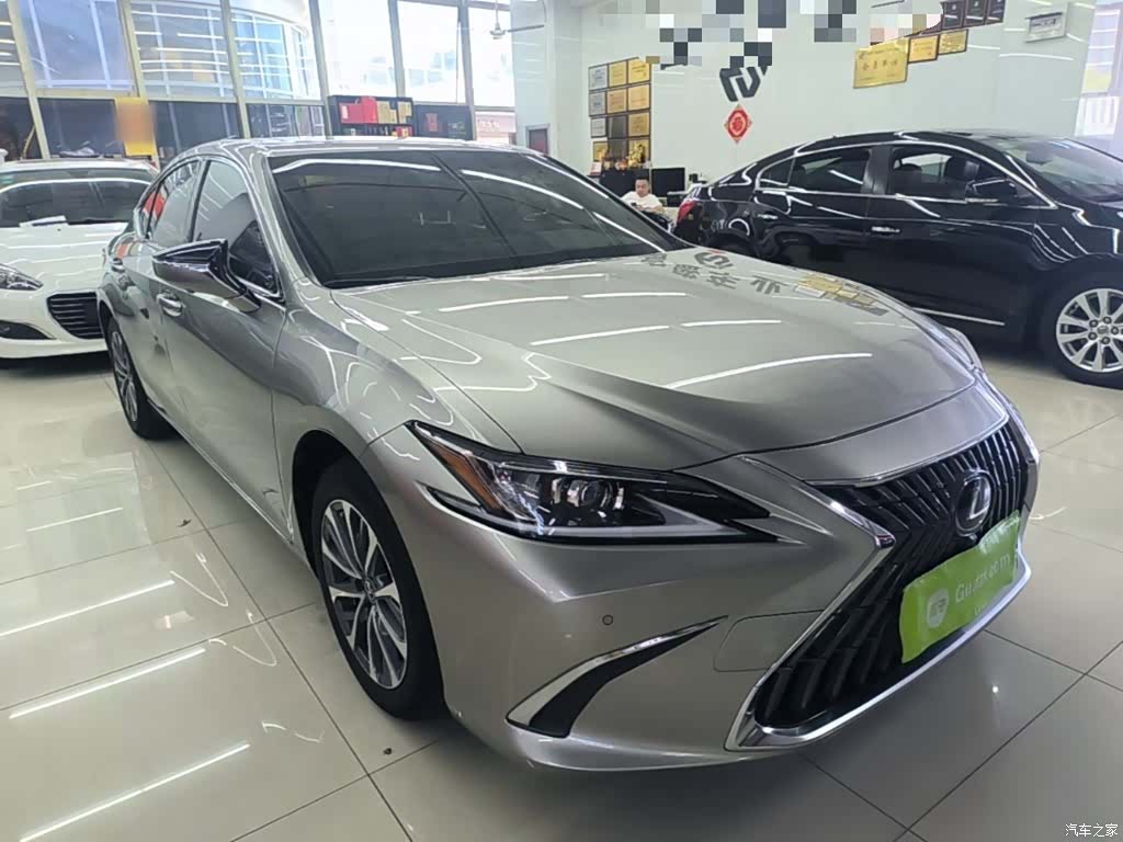 Lexus ES, 2024 4