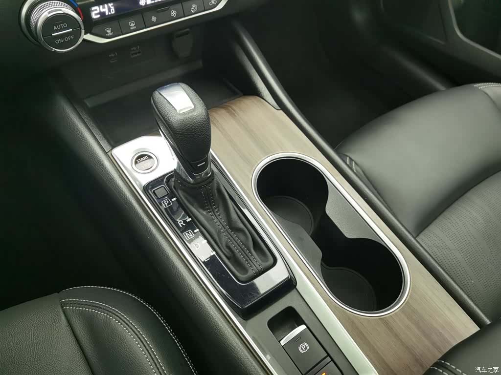 Nissan Teana, 2022 13
