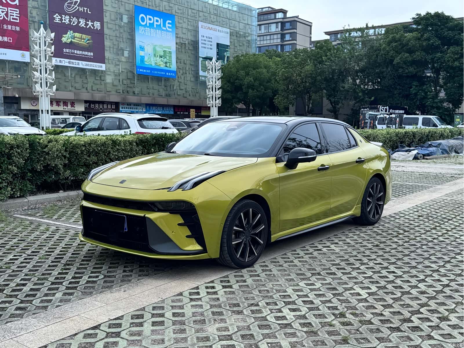 Lynk & Co 02