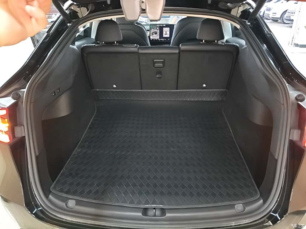 Tesla Model Y, 2022 19