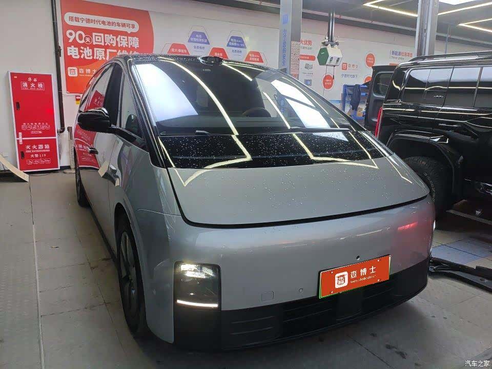 Li Auto MEGA, 2025 1