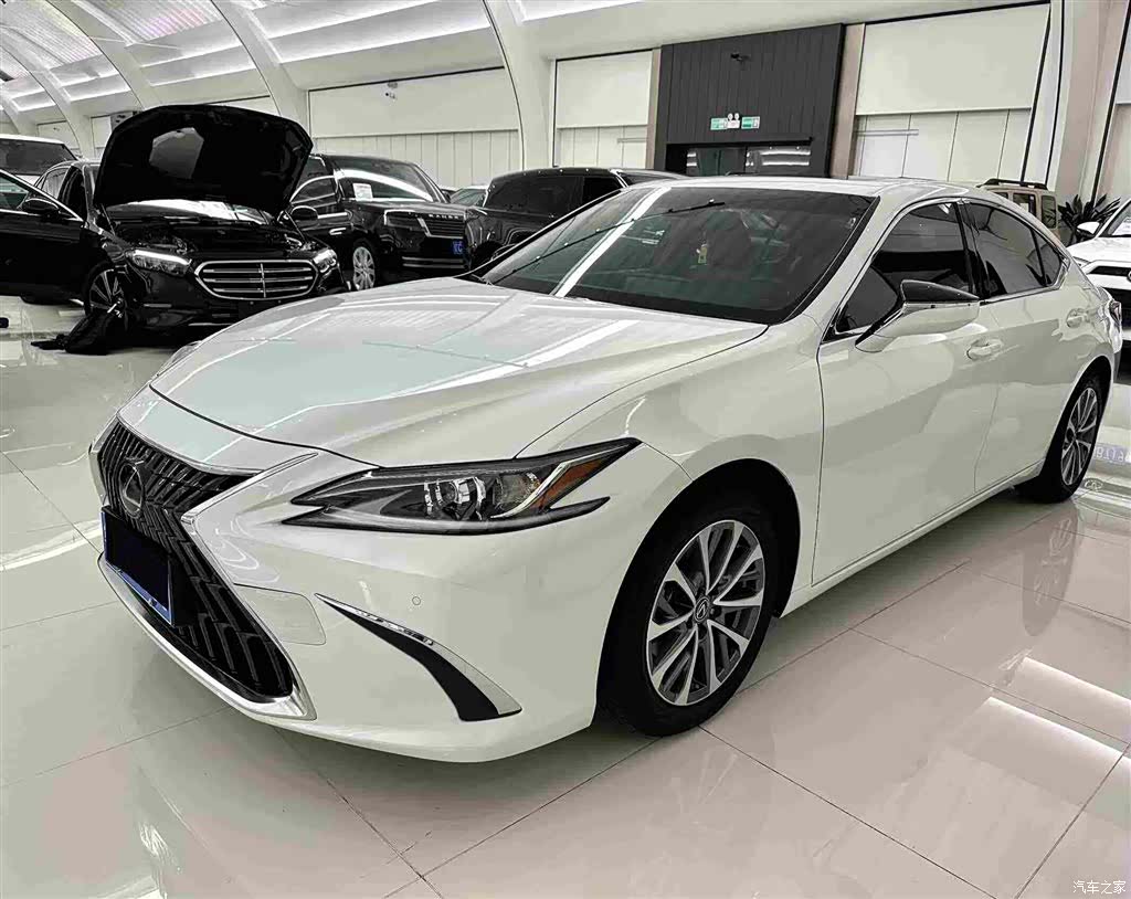 Lexus ES, 2024 1