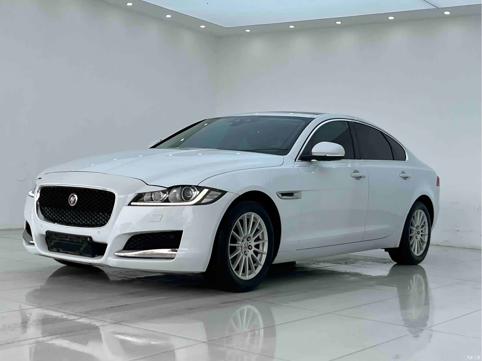 Jaguar XF, 2016 3