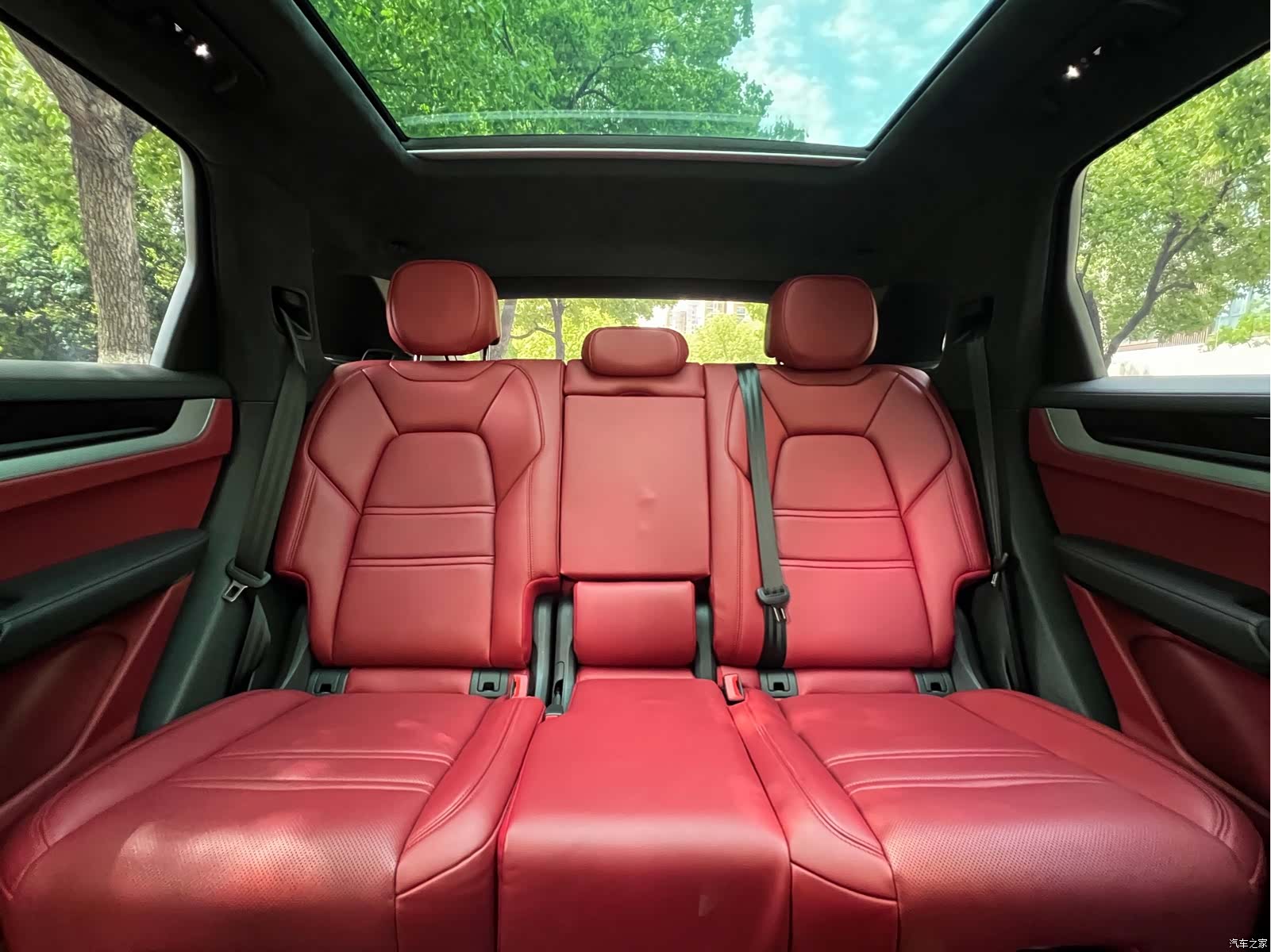 Porsche Cayenne, 2025 12