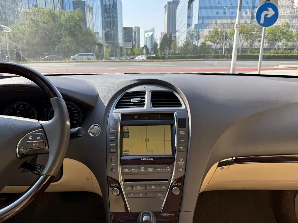 Lexus ES