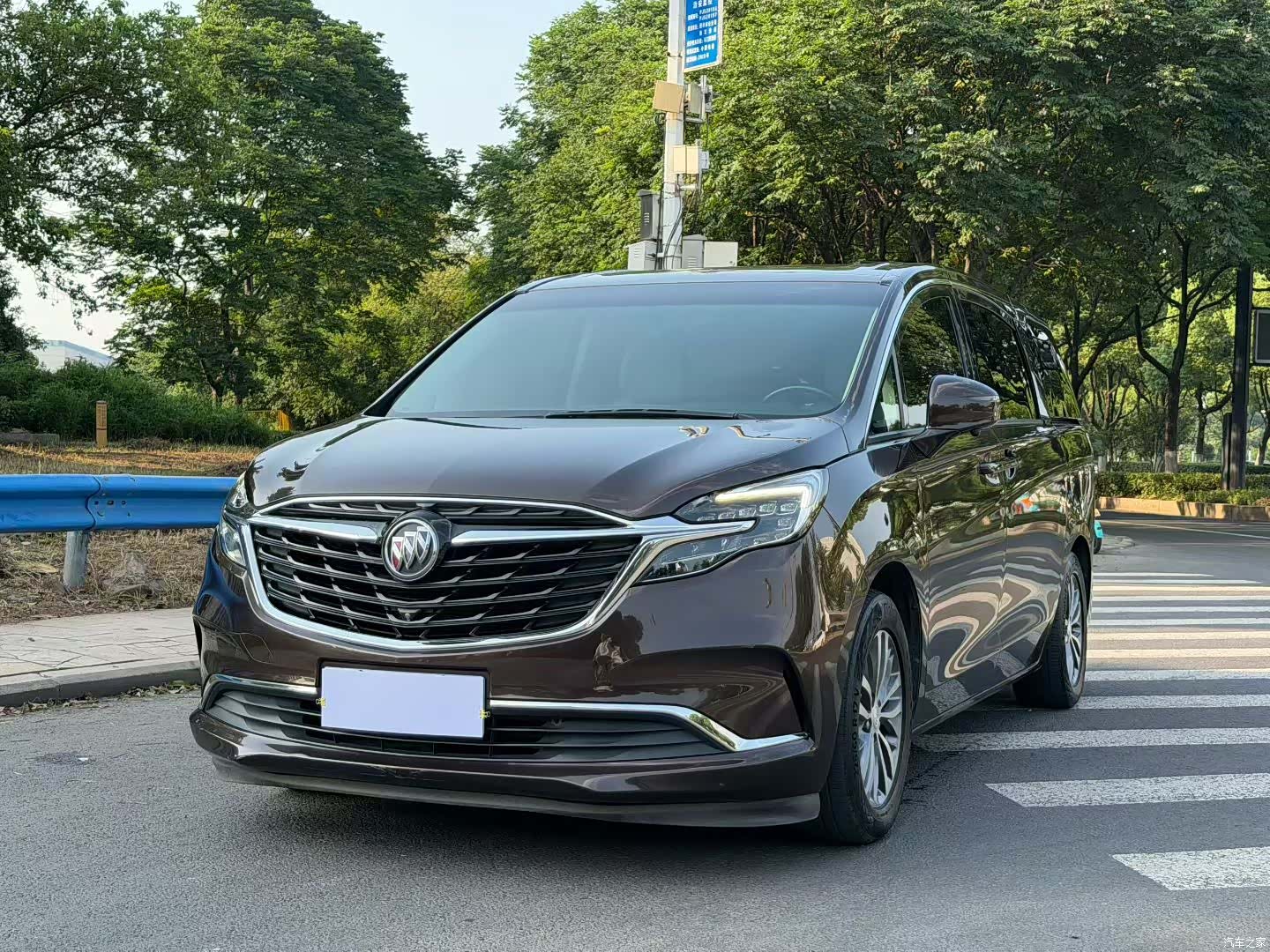 Buick GL8, 2021 1