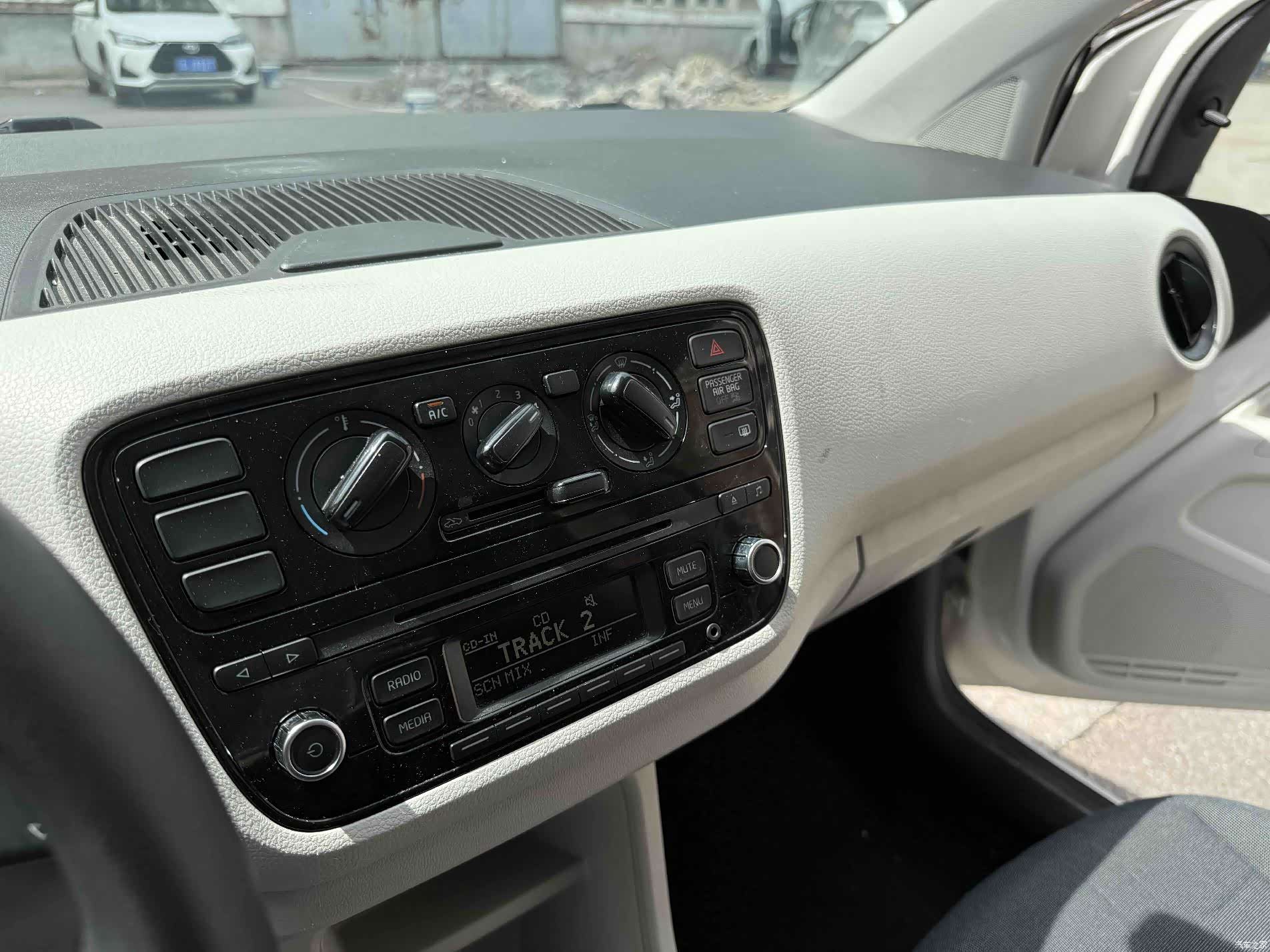 Volkswagen up, 2016 7