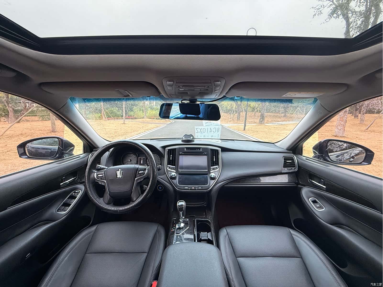 Toyota Crown, 2018 все фото
