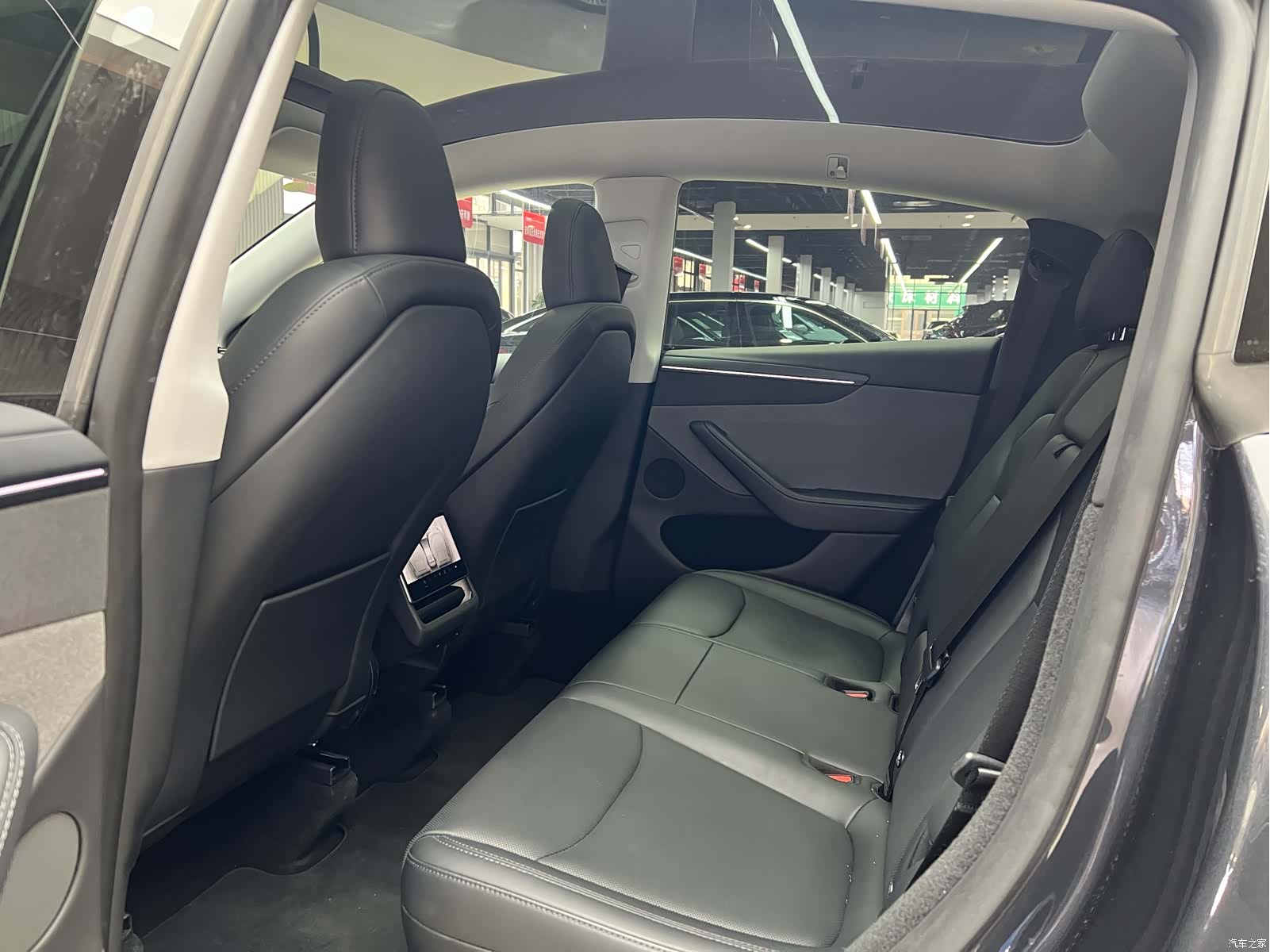 Tesla Model Y, 2025 10